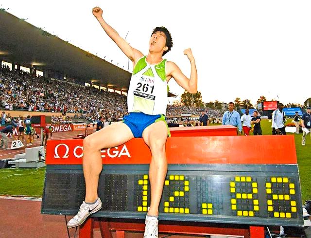 乒乓球选手刘翔争夺男子单打冠军