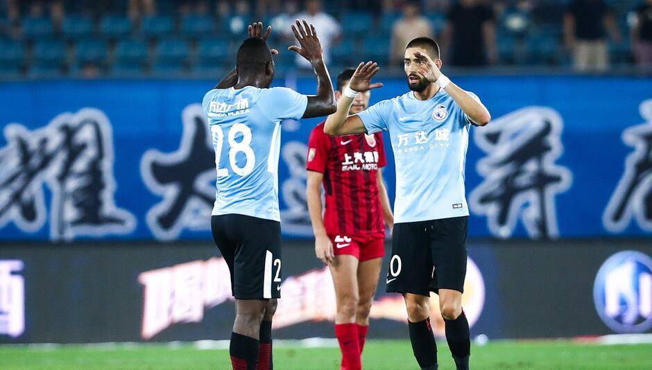 九游体育在线-关于上海上港迎战大连一方，全队全力争取保持领先的信息