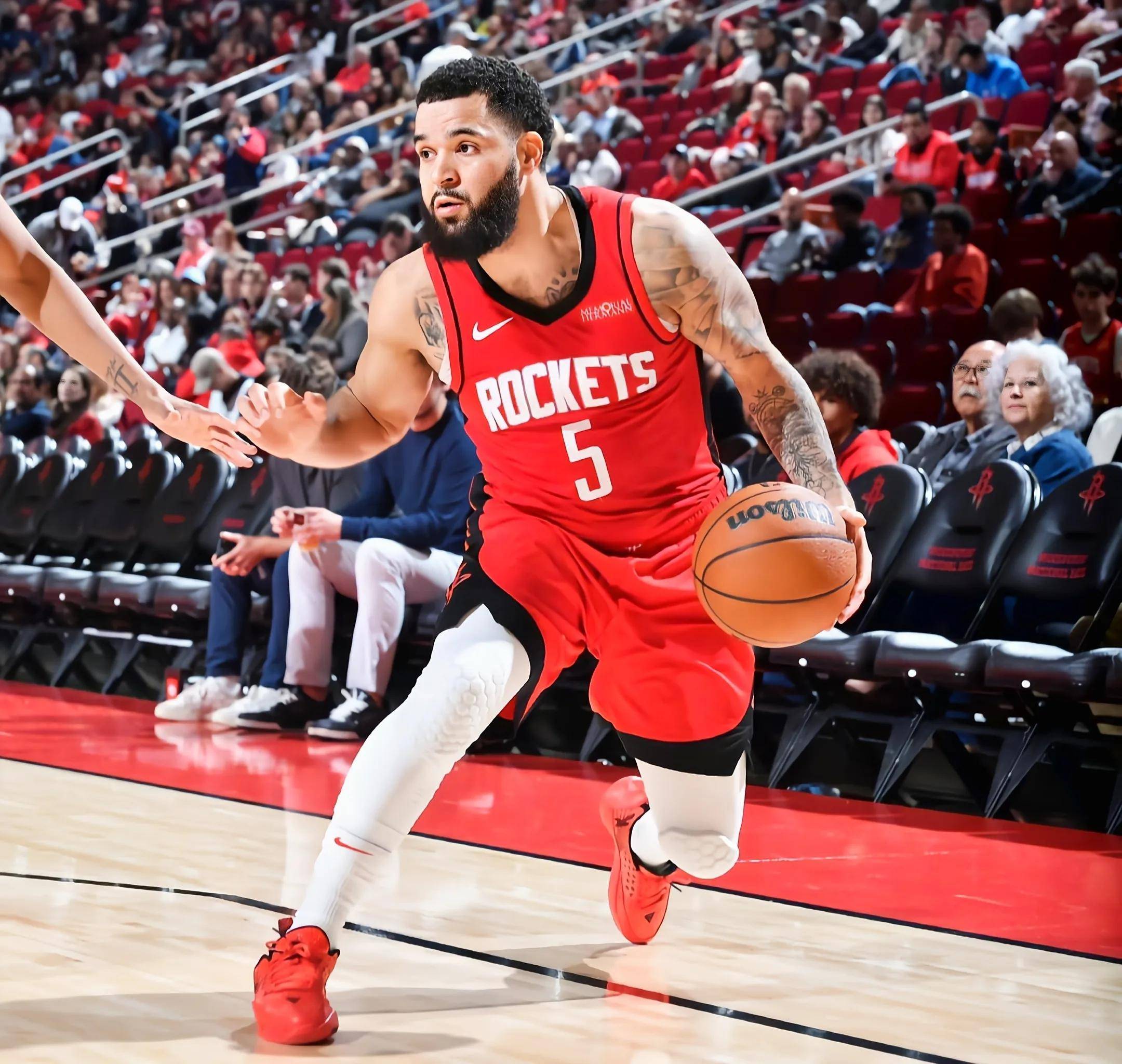 火箭客场大胜雄鹿取得连胜