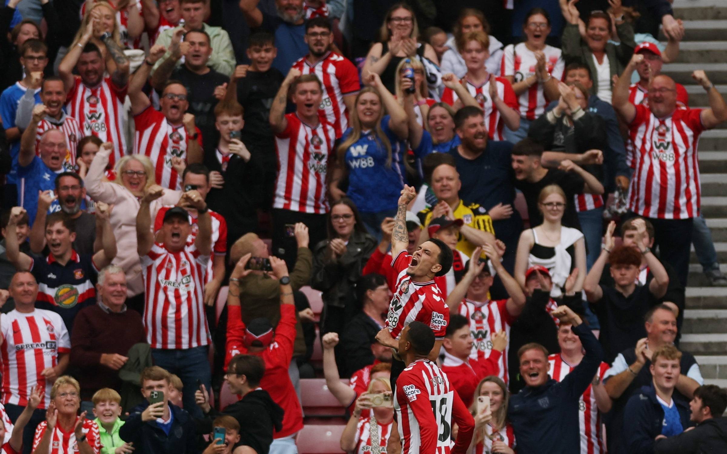 黑马球队抢眼表现，凭借强大实力勇夺冠军的简单介绍