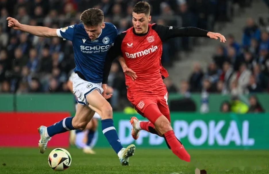 关于德国球队在比赛中力挫对手，轻轻松松晋级的信息