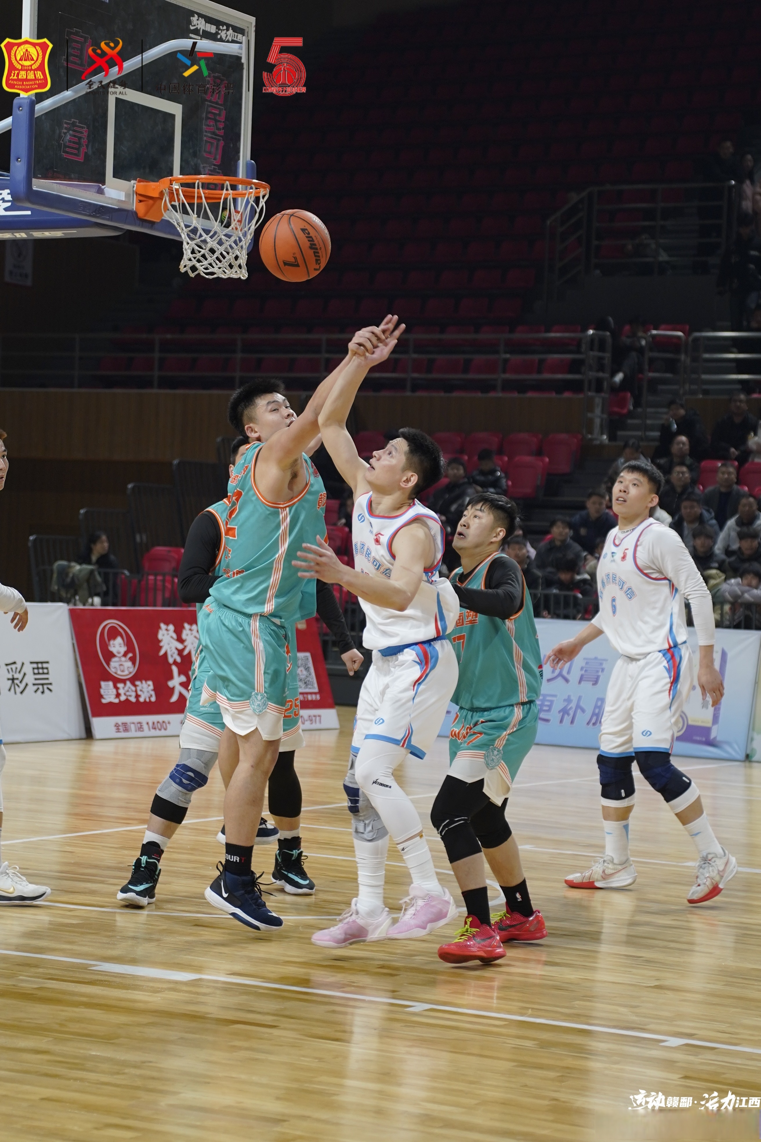 草根篮球比赛晋级决赛,选手们拼尽全力追逐梦想的简单介绍 草根篮球比赛晋级决赛,选手们拼尽全力追逐梦想的简单介绍