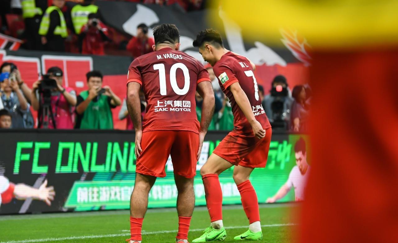 关于大比分胜出!球队士气高涨迎战下一轮!的信息 关于大比分胜出!球队士气高涨迎战下一轮!的信息