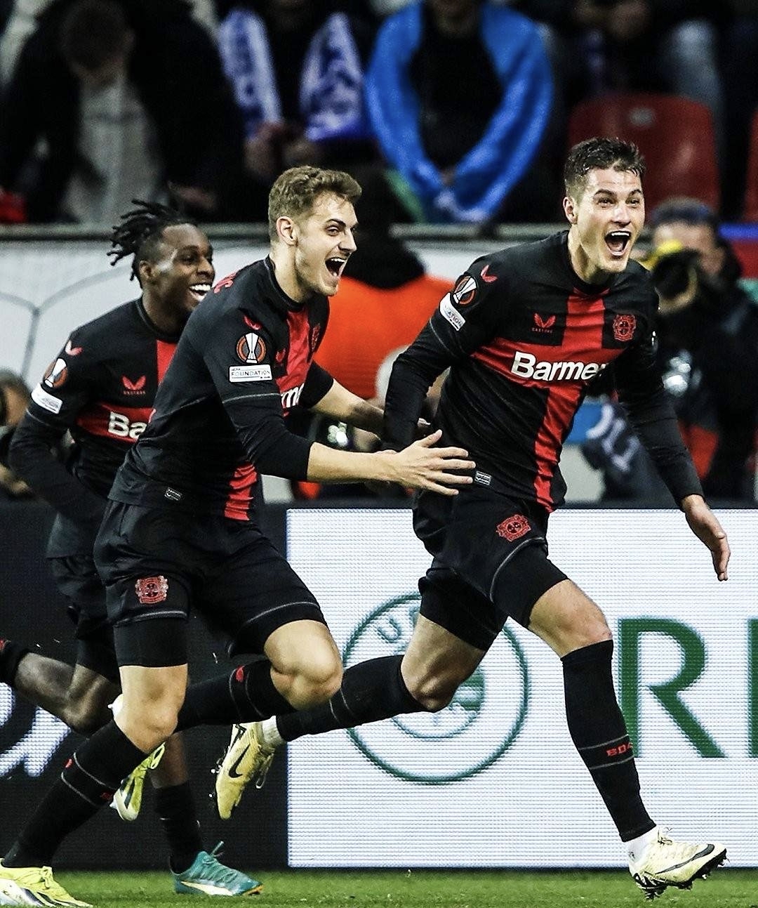 包含勒沃库森客场战胜对手，保持在欧洲赛场的竞争力的词条