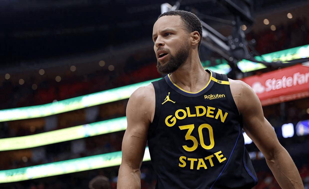 勇士主场大胜森林狼，库里表现神勇